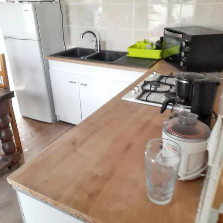 公寓 Confortable A 30 M² Avec Jardin *