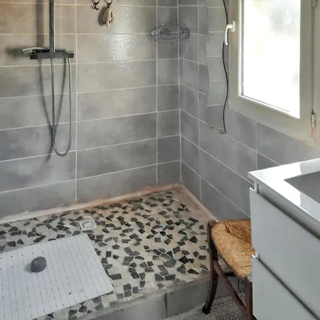 公寓 Confortable A 30 M² Avec Jardin *