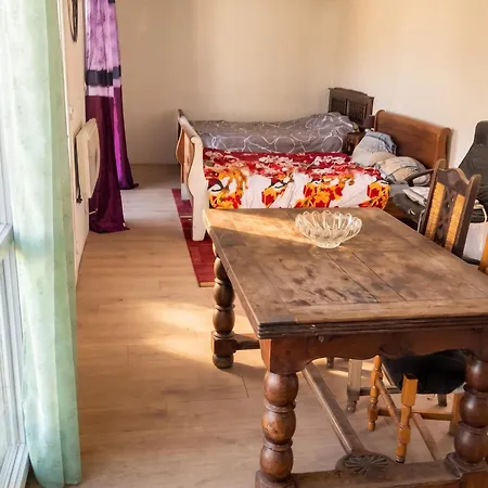 公寓 Confortable A 30 M² Avec Jardin *