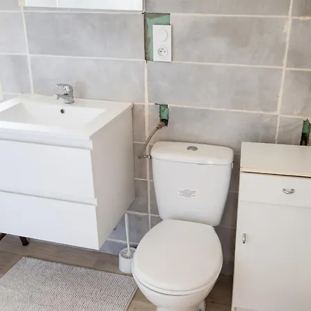 公寓 Confortable A 30 M² Avec Jardin *