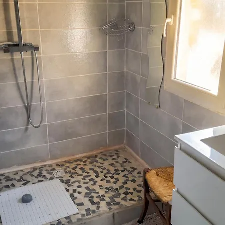 公寓 Confortable A 30 M² Avec Jardin *